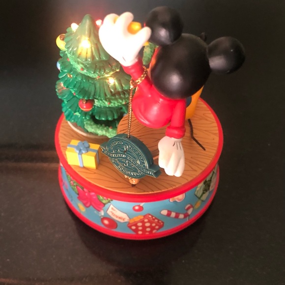 Tree Topplin' Mickey By Enesco Plays Deck The Halls Tree Blinks Moves A Little - Picture 8 of 8
